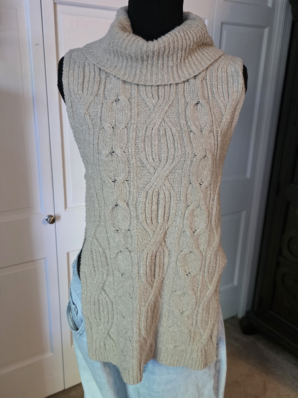 Chloe & Jasmine Cable Knit Sleeveless Turtleneck Sweater Tunic Size S